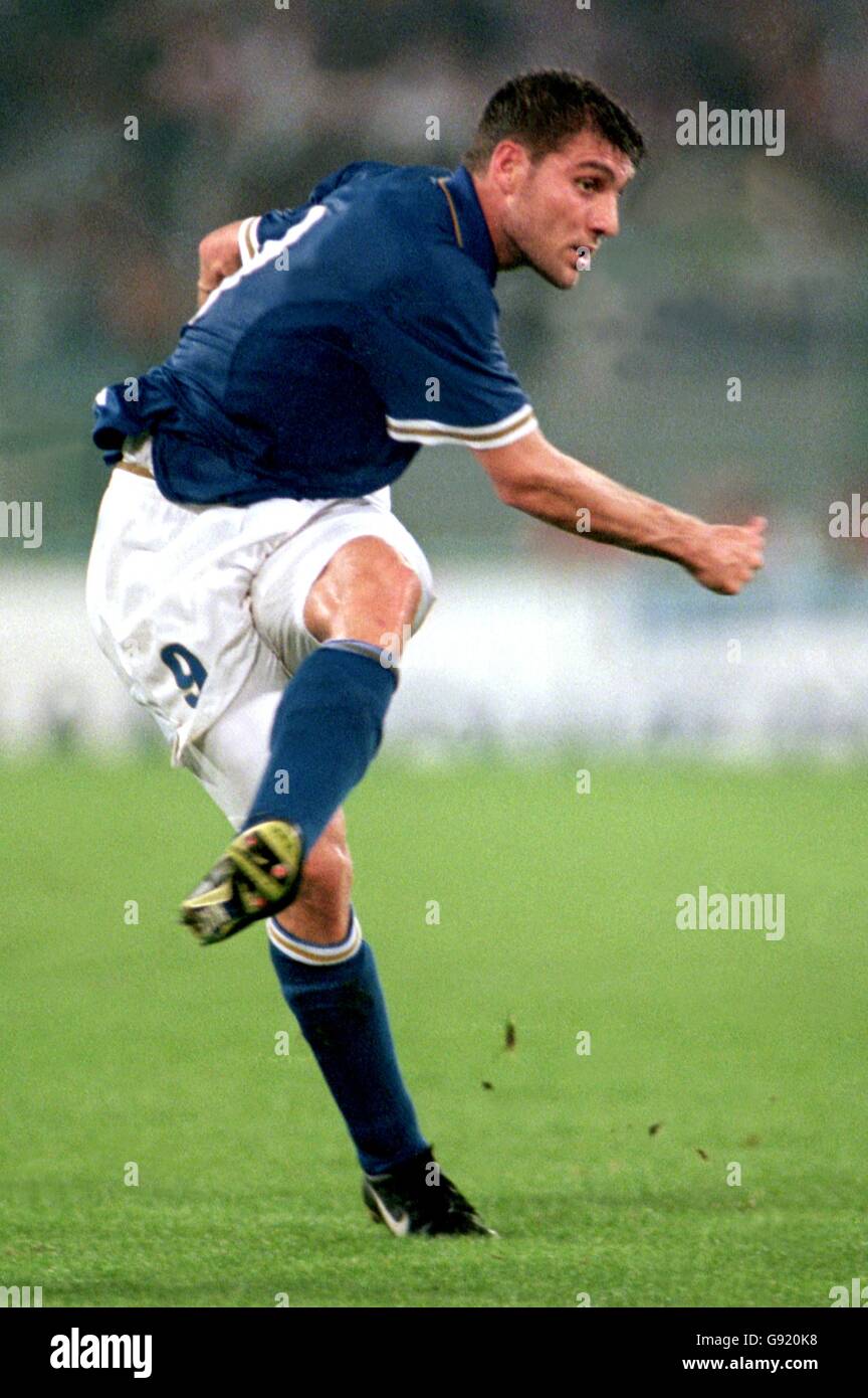 Calcio - qualificatore della Coppa del mondo - Italia / Inghilterra.  Christian Vieri, Italia Foto stock - Alamy