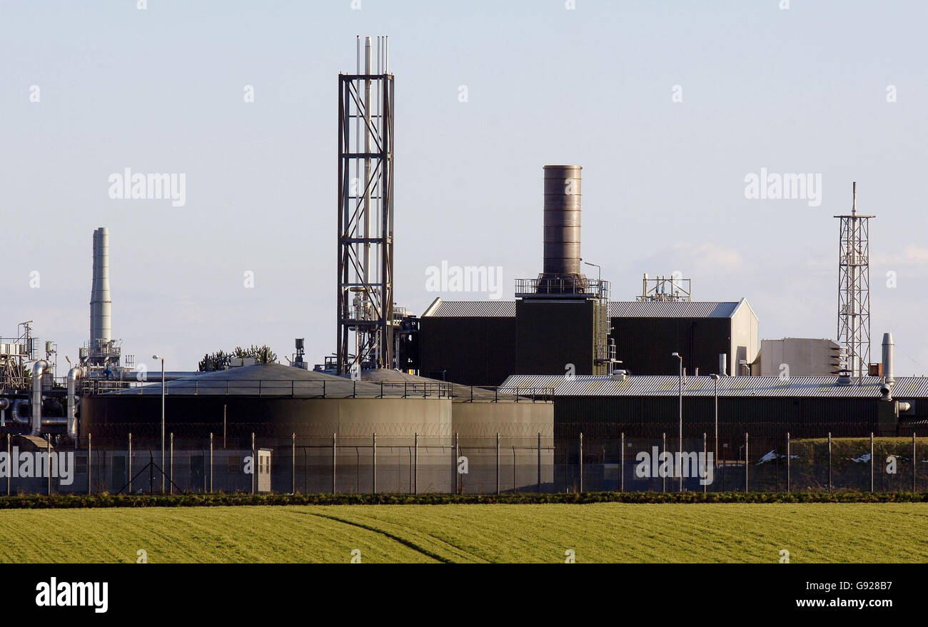 Vista di una parte dei terminali di gas di Bacton a Norfolk lunedì 2 gennaio 2006, dove arriva del gas del Mare del Nord - e dove termina un gasdotto che trasporta il gas da e per il Belgio. I ministri del governo britannico continuano a monitorare la caduta da una disputa sul gas tra Russia e Ucraina tra i timori che potrebbe innescare carenze in Europa e far salire i prezzi nel Regno Unito. Il ministro dell'energia Malcolm Wicks ha insistito sul fatto che non vi era "nessuna minaccia immediata" per le forniture del Regno Unito, nonostante ora sia un importatore netto di gas. Foto Stock