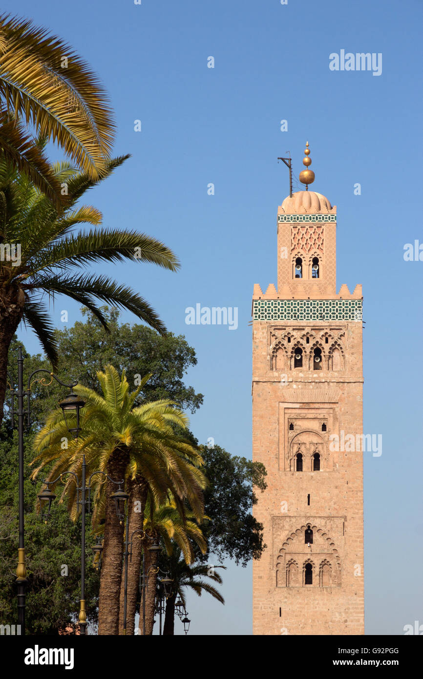Vista sulla Moschea Koutoubia di Marrakech, Marocco. La moschea è la più grande a Marrakesh. Foto Stock