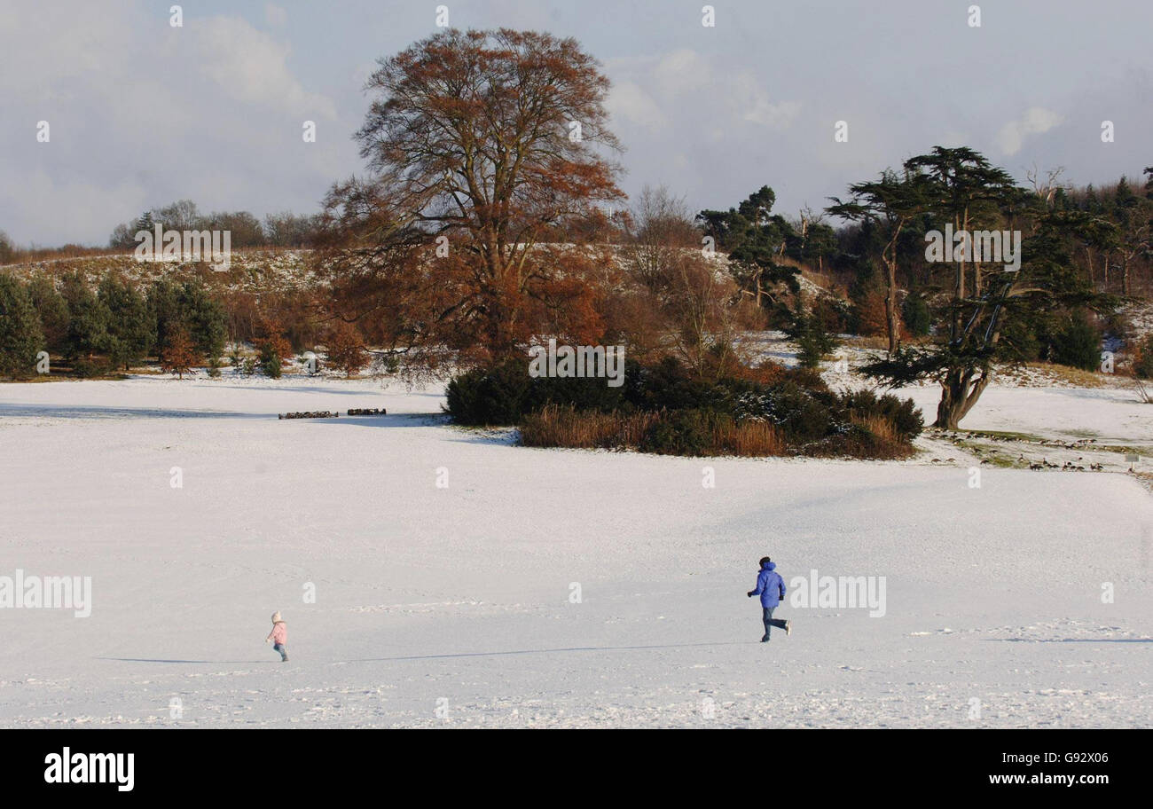 Un paesaggio innevato nel Kent lunedì 27 dicembre 2005. Vedere PA storia METEO neve. PREMERE ASSOCIAZIONE FOTO. L'immagine di credito dovrebbe essere: Fiona Hanson/PA Foto Stock