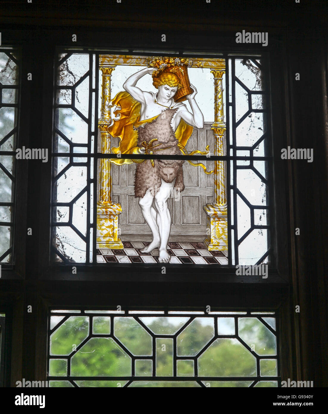 Victorian vetrate progettata da Charles Eamer Kempe al Wightwick Manor Wolverhampton West Midlands England Regno Unito Foto Stock Victorian vetrate progettata da Charles Eamer Kempe al Wightwick Manor Wolverhampton West Midlands England Regno Unito Foto Stock