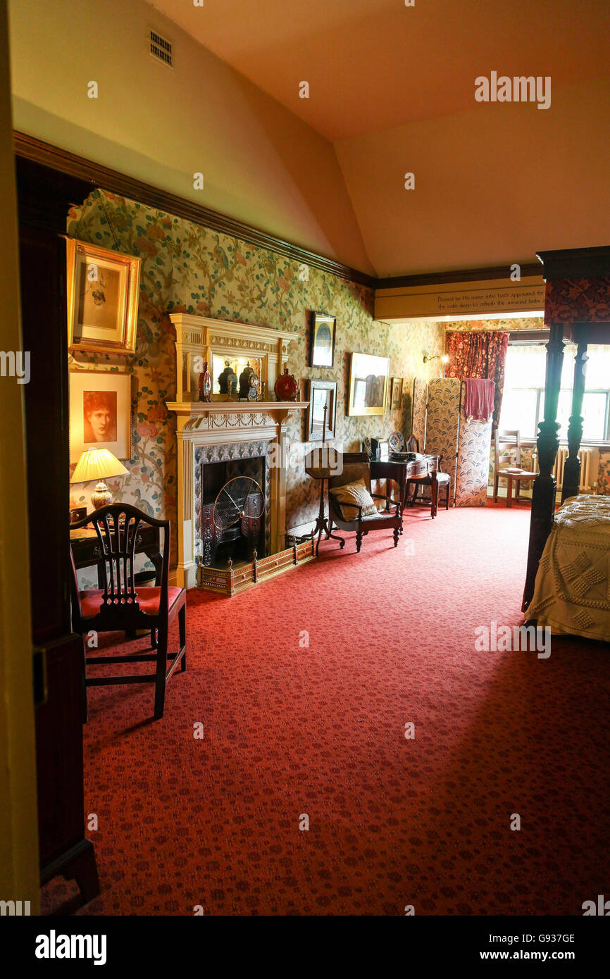 L'Uccello indiano camera da letto con William Morris arredi Wightwick Manor Wolverhampton West Midlands England Regno Unito Foto Stock