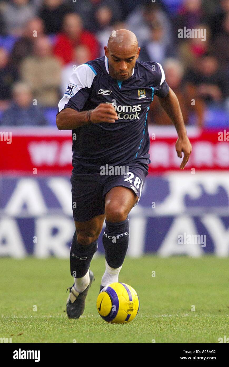 Calcio fa Barclays Premiership Bolton Wanderers Manchester City Reebok Stadium. Trevor Sinclair di Manchester City Foto stock Alamy