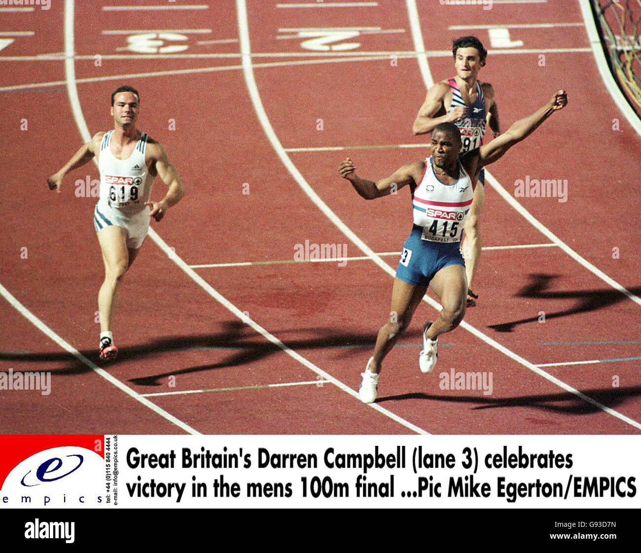 Atletica - 17° Campionato europeo - Budapest. La Gran Bretagna Darren Campbell (corsia 3) celebra la vittoria nella finale Mens 100m Foto Stock