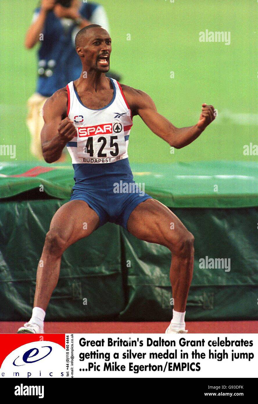 Il Dalton Grant della Gran Bretagna celebra l'introduzione di una medaglia d'argento il salto in alto Foto Stock