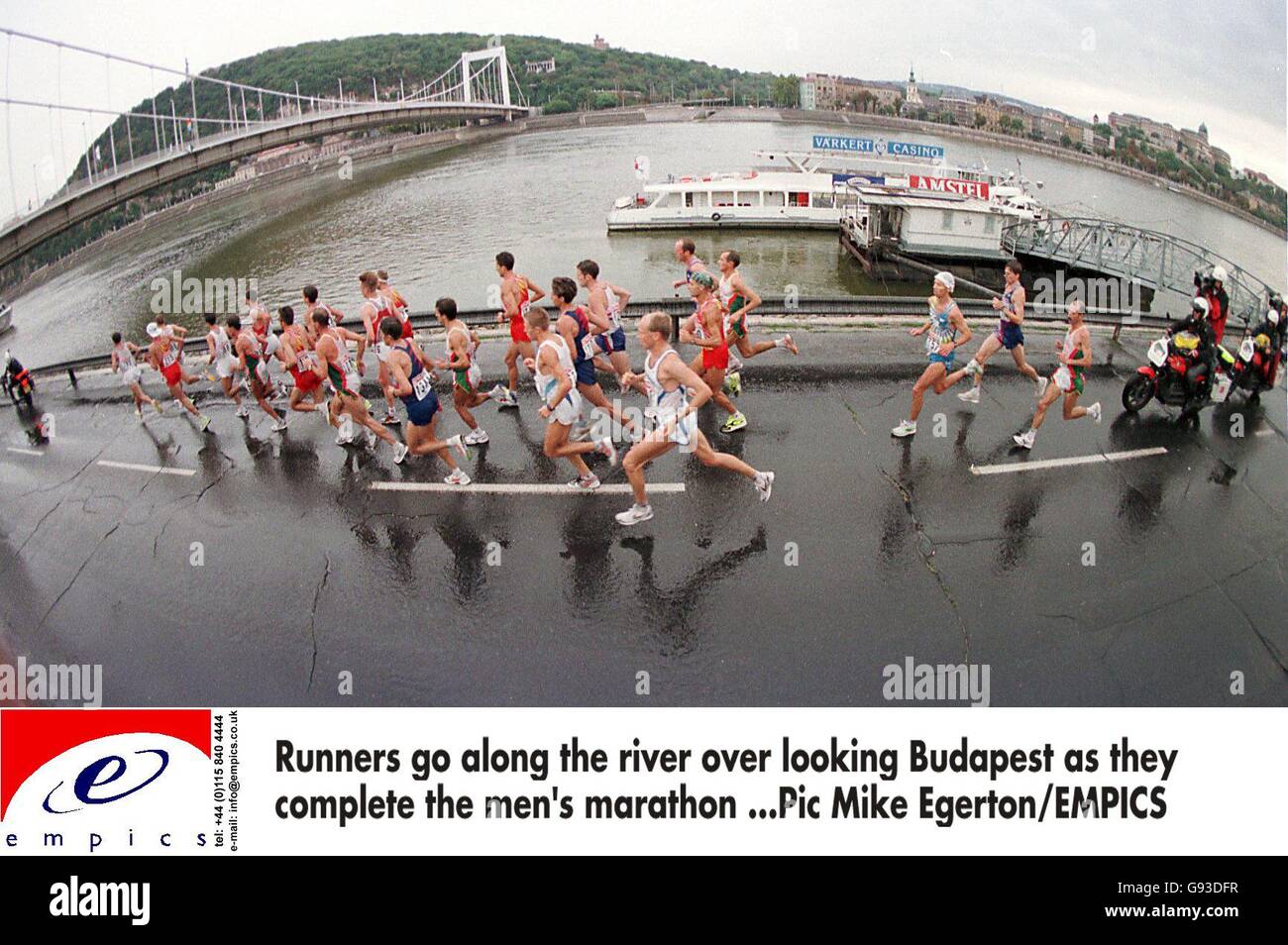 Atletica - 17° Campionato europeo - Budapest. I corridori si dirigono lungo il fiume guardando Budapest mentre completano la maratona degli uomini Foto Stock