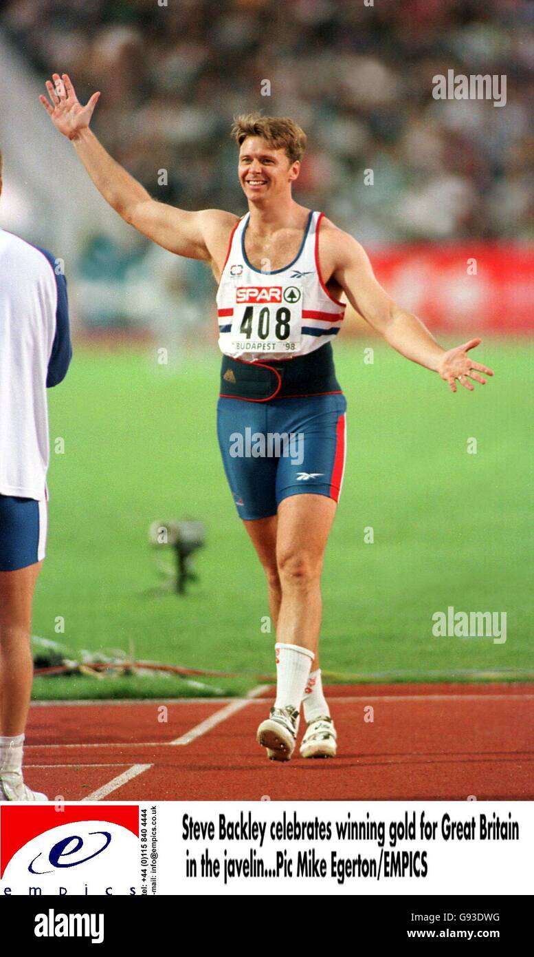 Atletica - 17° Campionato europeo - Budapest. Steve Backley celebra la vittoria dell'oro per la Gran Bretagna nel javelin Foto Stock