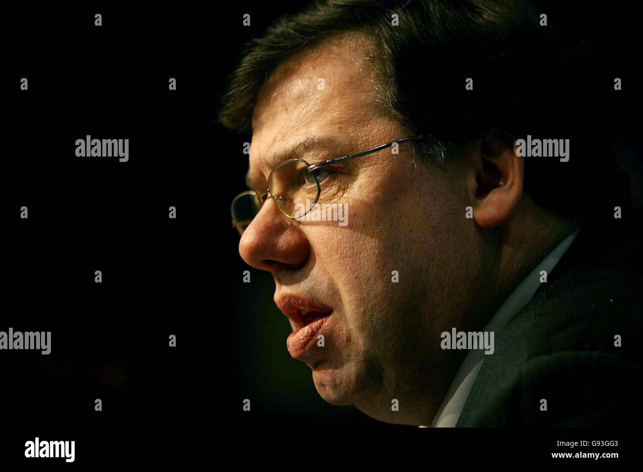 Il ministro delle Finanze Brian Cowen si unisce a Taoiseach Bertie Ahern e Tanaiste Mary Harney nel fare le dichiarazioni di apertura in occasione della sessione plenaria di nuovi colloqui su un nuovo accordo di partenariato nazionale che si terrà al Castello di Dublino, giovedì 2 febbraio 2006. Il governo sta cercando un accordo di partenariato sociale di tre anni prima della scadenza prevista per i colloqui di San Patrizio. Vedi PA Story POLITICS Union Ireland. PREMERE ASSOCIAZIONE FOTO. Il credito fotografico dovrebbe essere: Julien Behal/PA Foto Stock