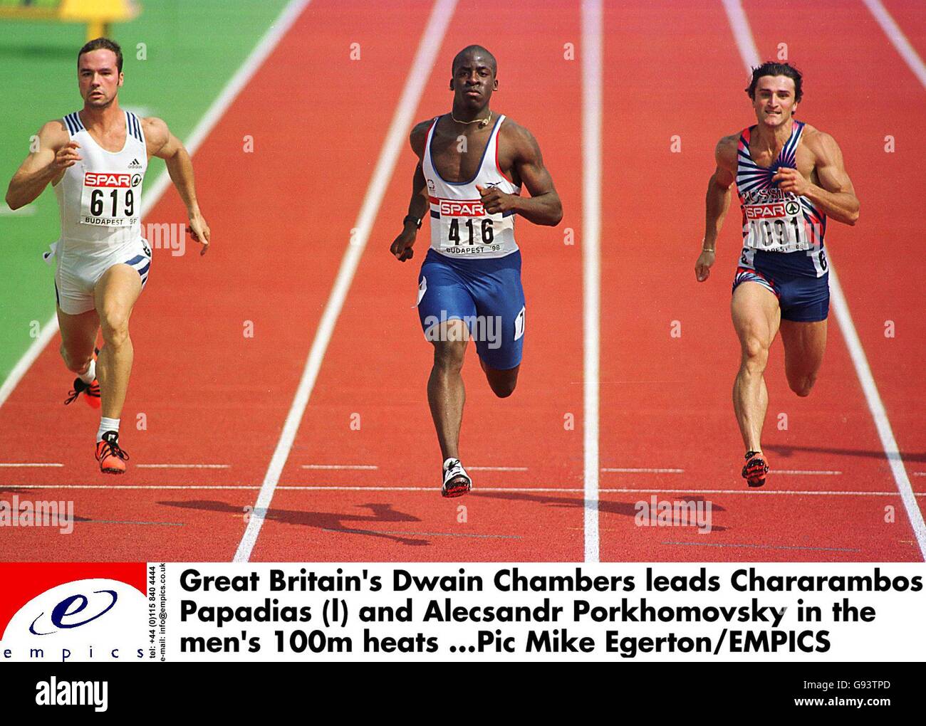 Atletica - 17° Campionato europeo - Budapest. La Great Britain Dwain Chambers guida Chararambos Papadias (l) e Alecsandr Porkhomovsky nelle calme da 100 m degli uomini Foto Stock