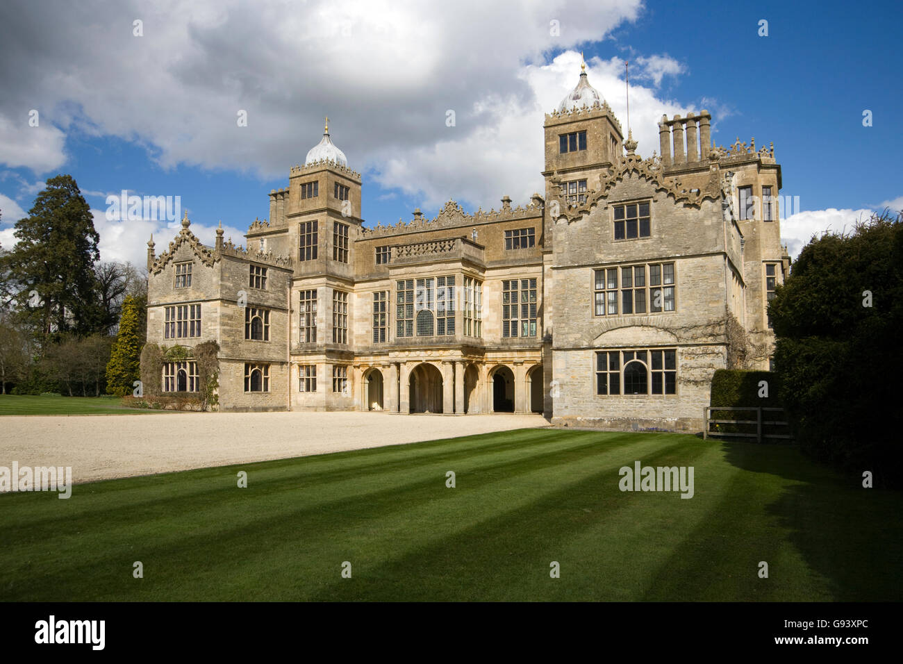 Charlton Park vicino a Malmesbury, una magnifica casa di campagna convertita in appartamenti, Wiltshire, Regno Unito Foto Stock