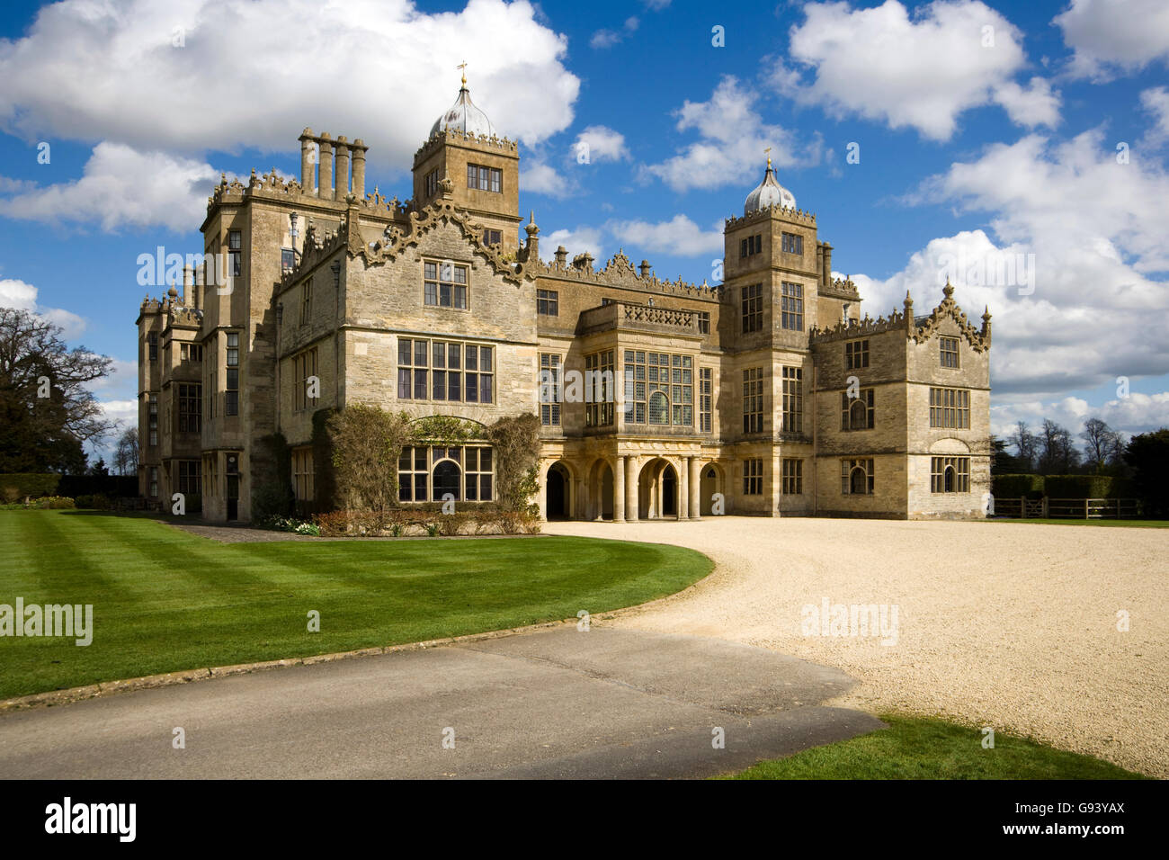 Charlton Park vicino a Malmesbury, una magnifica casa di campagna convertita in appartamenti, Wiltshire, Regno Unito Foto Stock