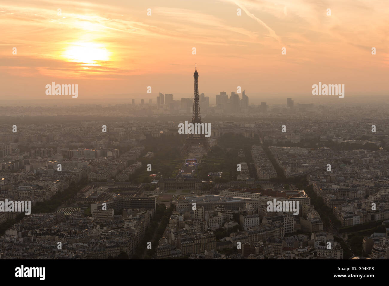Vista aerea di Parigi al tramonto. Foto Stock