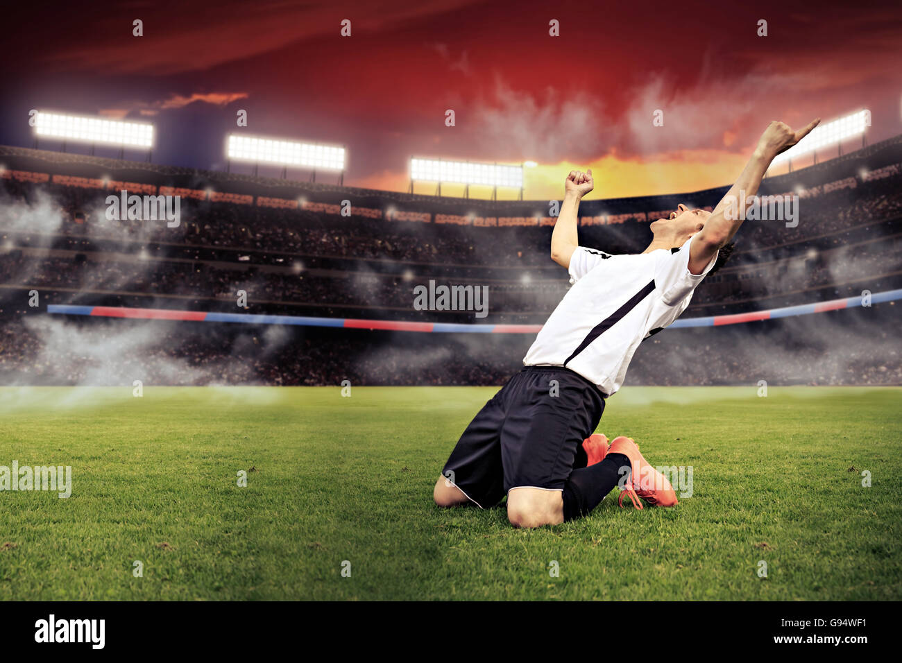 Scene da un calcio o partita di calcio con un maschio di tifo player Foto Stock