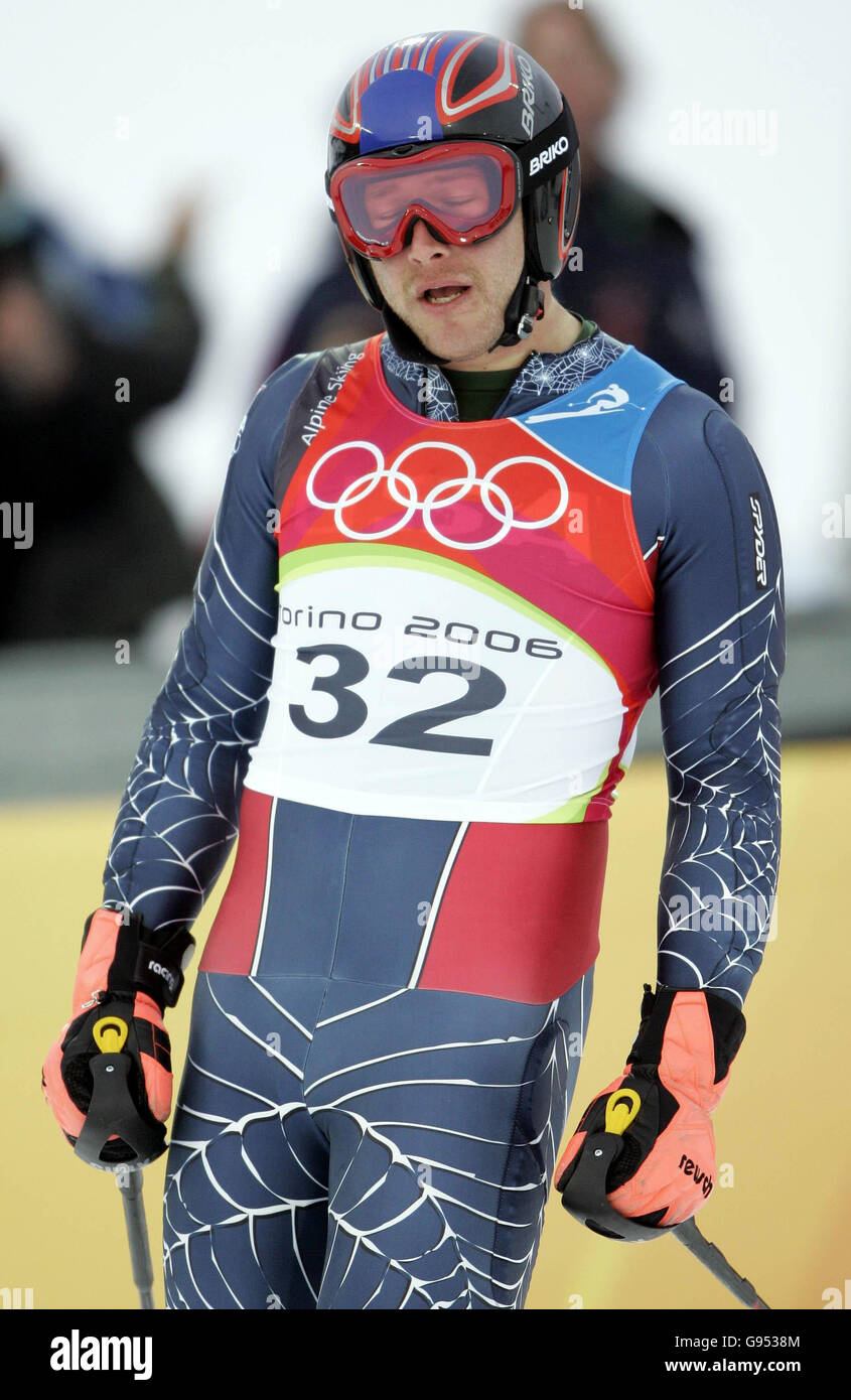 Il Bode Miller degli Stati Uniti si guarda deposto dopo lo sci combinato Slalom degli uomini a Sestriere, Italia, martedì 14 febbraio 2006. Vedere la storia della PA OLIMPIADI invernali. PREMERE ASSOCIAZIONE foto. Il credito fotografico dovrebbe essere: Andrew Milligan/PA. Foto Stock