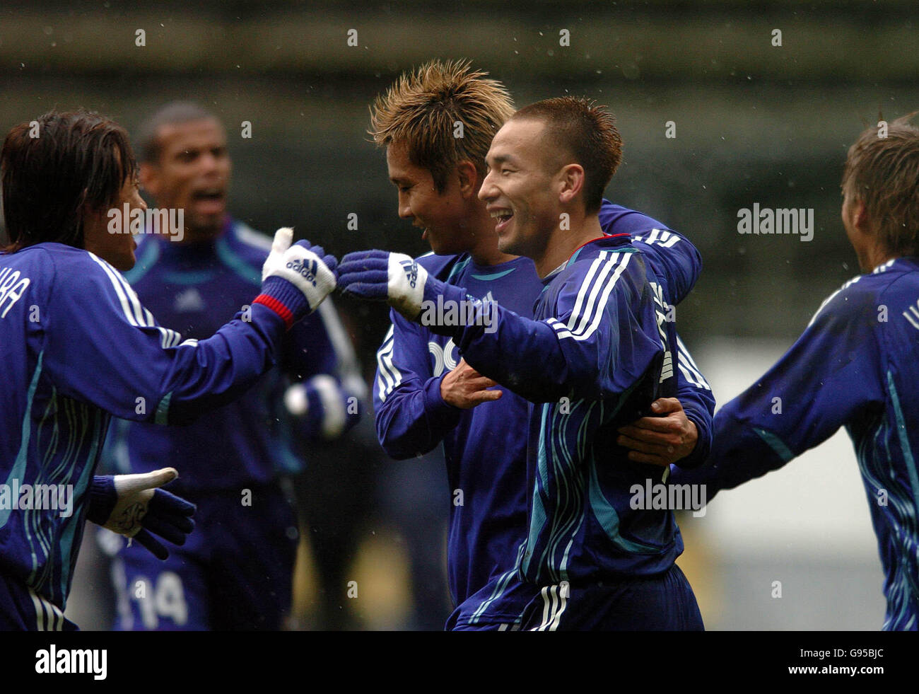 Il giapponese Hidetoshi Nakata celebra il raggiungimento del traguardo vincente contro la Bosnia Ed Erzegovina Foto Stock