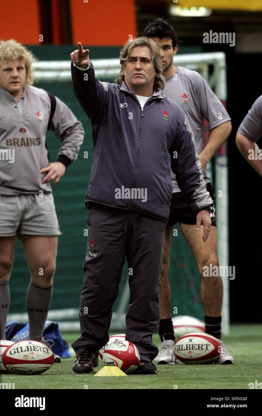 Scott Johnson guida il Galles una sessione di formazione al Barn, vale of Glamorgan Hotel, Hensol, nr Cardiff, mercoledì 15 febbraio 2006. Vedi la storia della Pennsylvania RUGBYU Wales. PREMERE ASSOCIAZIONE foto. Il credito fotografico dovrebbe essere: David Davies/PA. Foto Stock