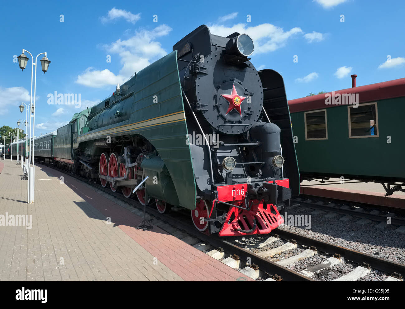 Mosca, Sovietici mainline locomotiva passeggero P36-0001 fabbricato Kolomenskiy locomotiva funziona Foto Stock
