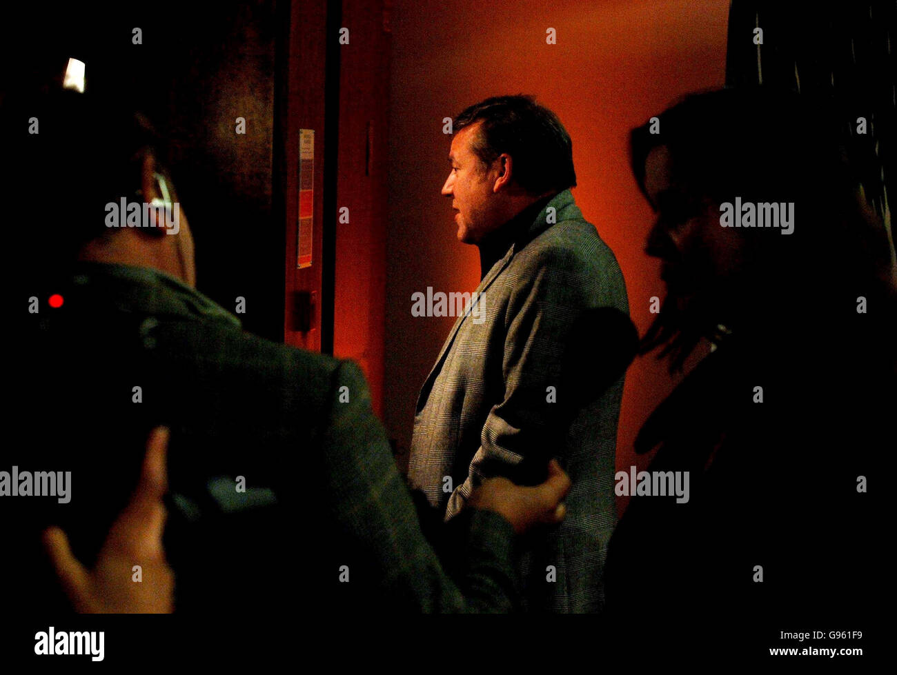 Ray Winstone arriva per il Gala Screening di 'la Proposizione', che apre il 12 ° London Australian Film Festival, dal Barbican, centro di Londra, Giovedi 2 marzo 2006. PREMERE ASSOCIAZIONE foto. Il credito fotografico dovrebbe essere: Steve Parsons/PA Foto Stock