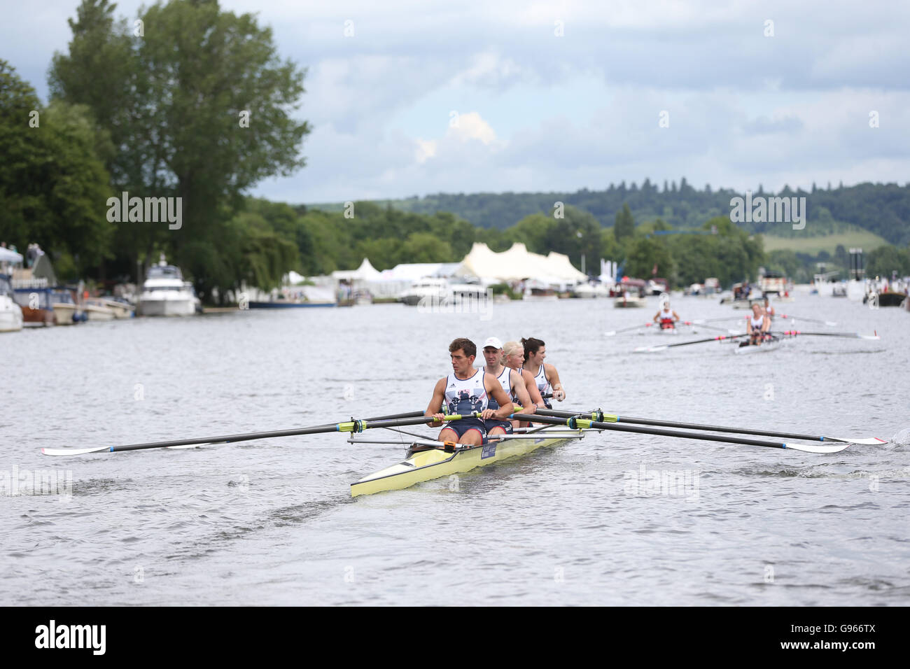 Miscelati coxed quattro James Fox, Daniel Brown, Pam Relph, Grazia Clough e cox Oliver James durante il canottaggio ParalympicsGB annuncio del gruppo. Foto Stock