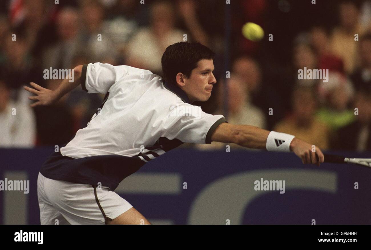 Tennis - Coppa Davis - Primo turno - Gran Bretagna v USA - Single - Tim Henman v Todd Martin Foto Stock