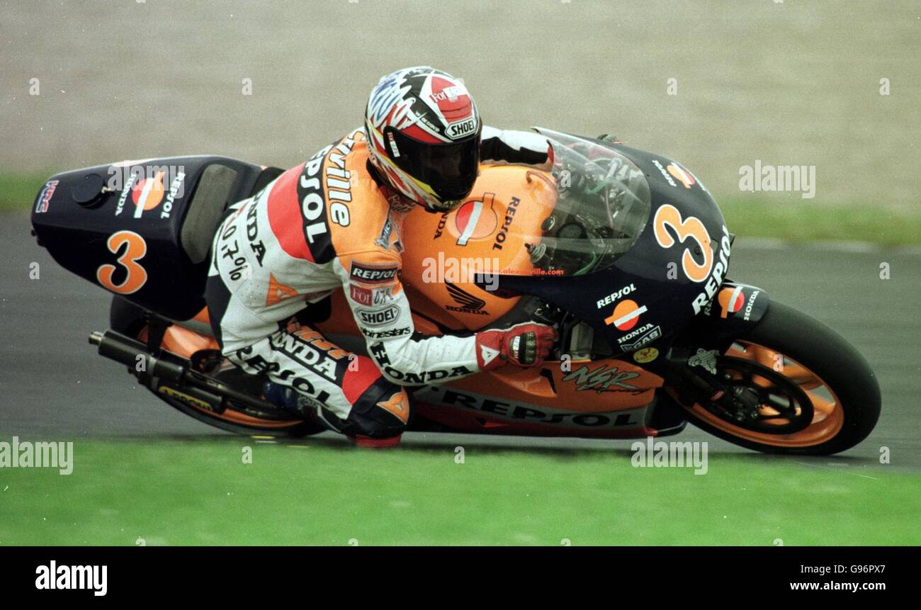 Il leader del Campionato della 500cc Alex Criville durante le prove al Donington Park Foto Stock
