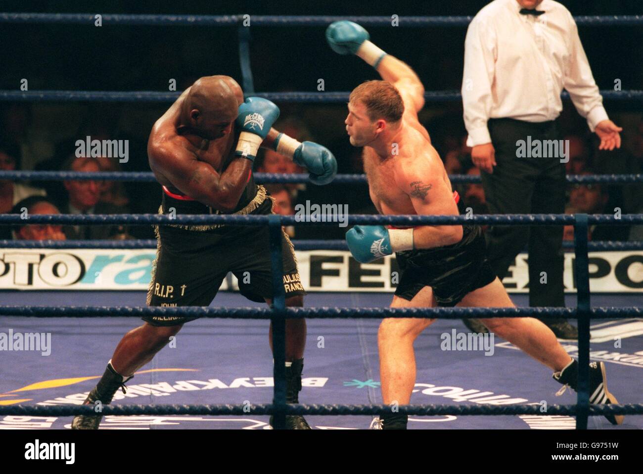 Boxing - British and Commonwealth Heavyweight Championship - Giulio Francesco v Scott Welch Foto Stock