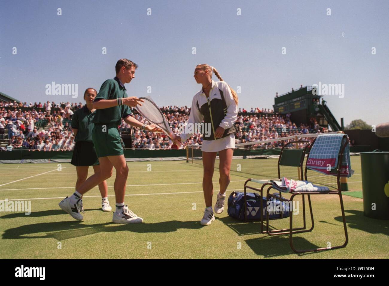 Tennis - campionati di Wimbledon - Donne Singoli - Terzo Round - Anna Kournikowa v Ines Gorrochategui Foto Stock