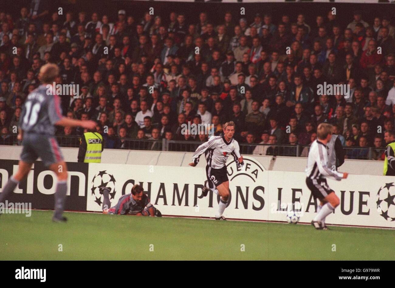 Calcio - UEFA Champions League - Gruppo C - Rosenborg / Feyenoord. Andre Bergdolmo di Rosenborg (seconda a destra) vola giù per l'ala Foto Stock