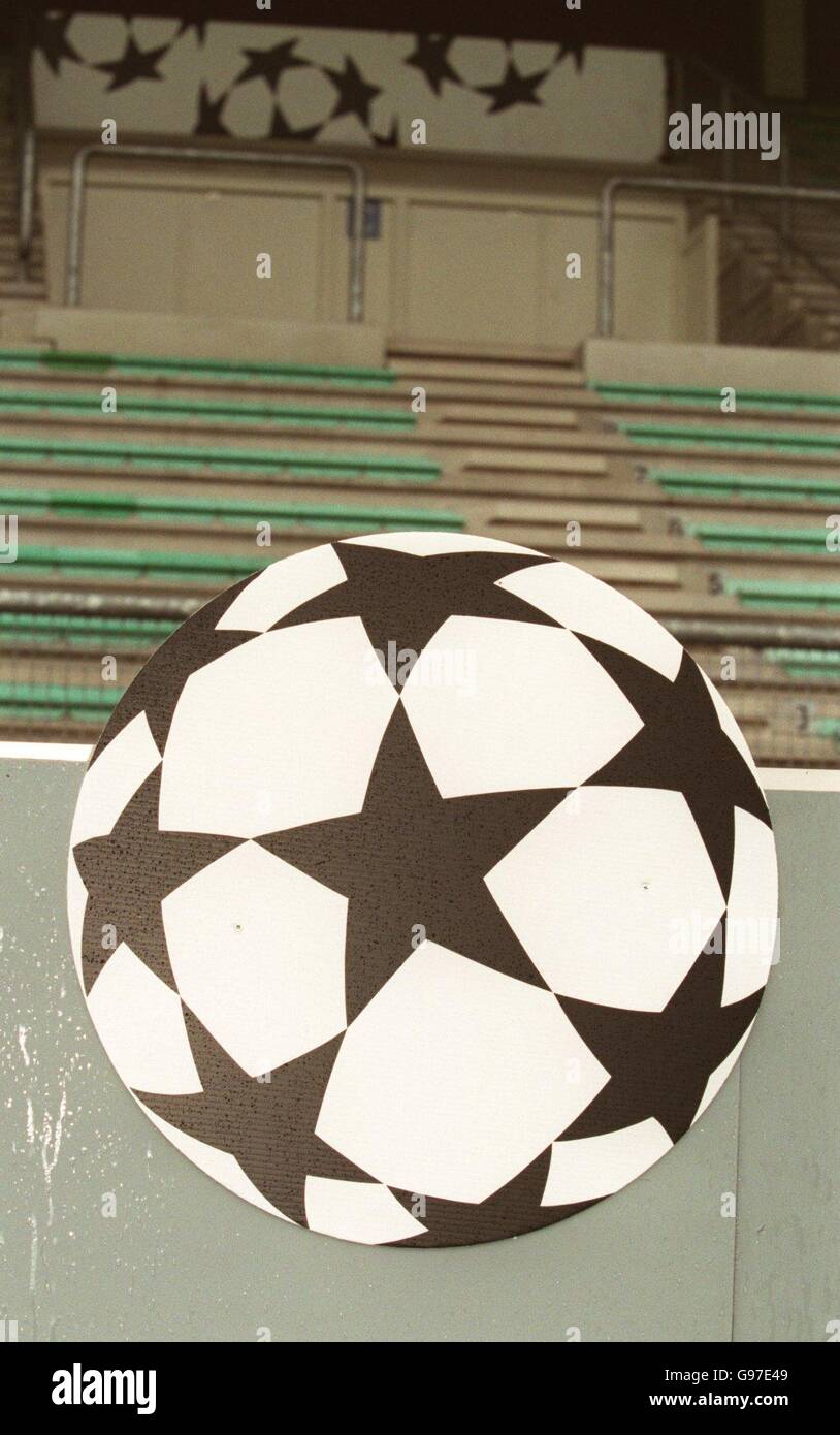 Calcio - UEFA Champions League - Gruppo G - Willem II v Spartak Moscow. Il logo della palla UEFA Champions League Foto Stock