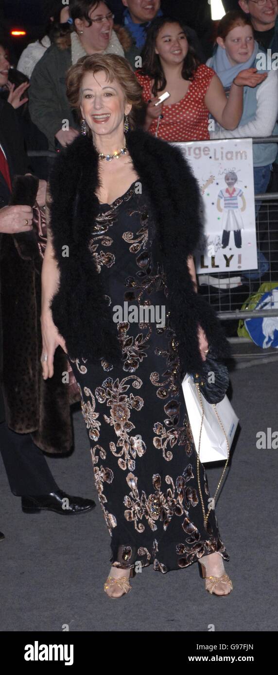 Maureen Lipman arriva per i Laurence Olivier Awards, presso il London Hilton di Park Lane, nel centro di Londra, domenica 26 febbraio 2006. PREMERE ASSOCIAZIONE FOTO. Il credito fotografico dovrebbe essere: Steve Parsons/PA Foto Stock