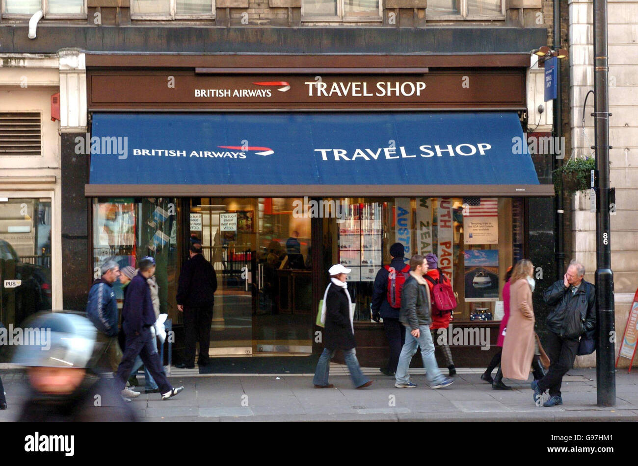 Un British Airways Travel Shop a Londra, mercoledì 15 marzo 2006, dopo che British Airways ha annunciato piani per la sua catena di 17-strong di negozi di viaggi di alta strada. La mossa proposta potrebbe interessare circa 300 posti di lavoro, mentre altri 100 posti sono in pericolo a causa della probabile chiusura di un call center a Belfast. Visita PA Story CITY BA. PREMERE ASSOCIAZIONE foto. Il credito fotografico dovrebbe essere: Ian Nicholson/PA. Foto Stock