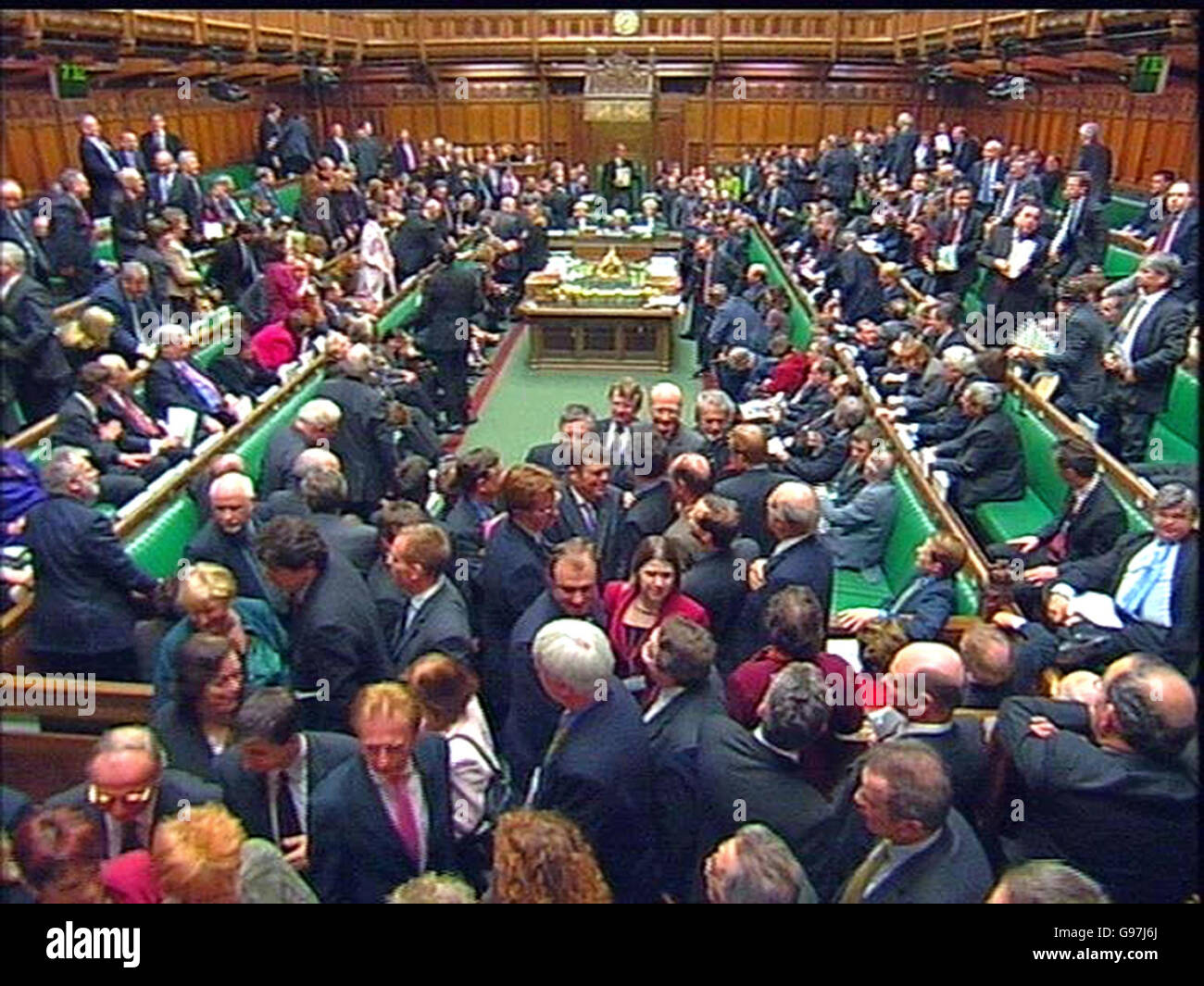 Il MPS lascia la Camera dei Comuni, mercoledì 15 2006 marzo, dopo la votazione sul progetto di legge del governo sull'istruzione. Il disegno di legge è stato approvato con 458 voti a 115, con 51 deputati laburisti ribelli che votano contro il governo. Vedi PA Story EDUCATION Schools. PREMERE ASSOCIAZIONE foto. Il credito immagine dovrebbe essere: PA. Foto Stock