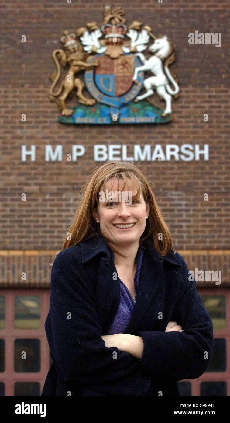 Claudia Sturt, governatore della prigione di Belmarsh, nel sud-est di Londra, martedì 7 marzo 2006. Belmarsh, una delle prigioni di più alto profilo della Gran Bretagna è a 'pieno' per affrontare il numero di detenuti musulmani che devono far fronte alle accuse di terrorismo, ha ammonito oggi l'Ispettore capo delle prigioni. Anne Owers ha sollevato timori per il trattamento dei prigionieri musulmani alla prigione di massima sicurezza di Belmarsh a Londra - compresi gli uomini accusati dei tentativi di bombardamento del luglio 21. Visita le PRIGIONI della storia della Pennsylvania Belmarsh. PREMERE ASSOCIAZIONE foto. Il credito fotografico dovrebbe essere: Stefan Rousseau/PA. Foto Stock