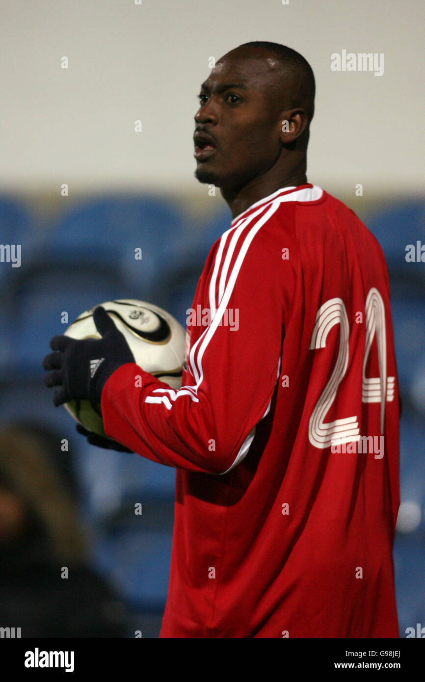 Cyd Grey of Trindad & Tobago, durante la partita internazionale contro l'Islanda a Loftus Road, Londra, martedì 28 febbraio 2006. PREMERE ASSOCIAZIONE foto. Il credito fotografico dovrebbe essere: Chris Young/PA. Foto Stock