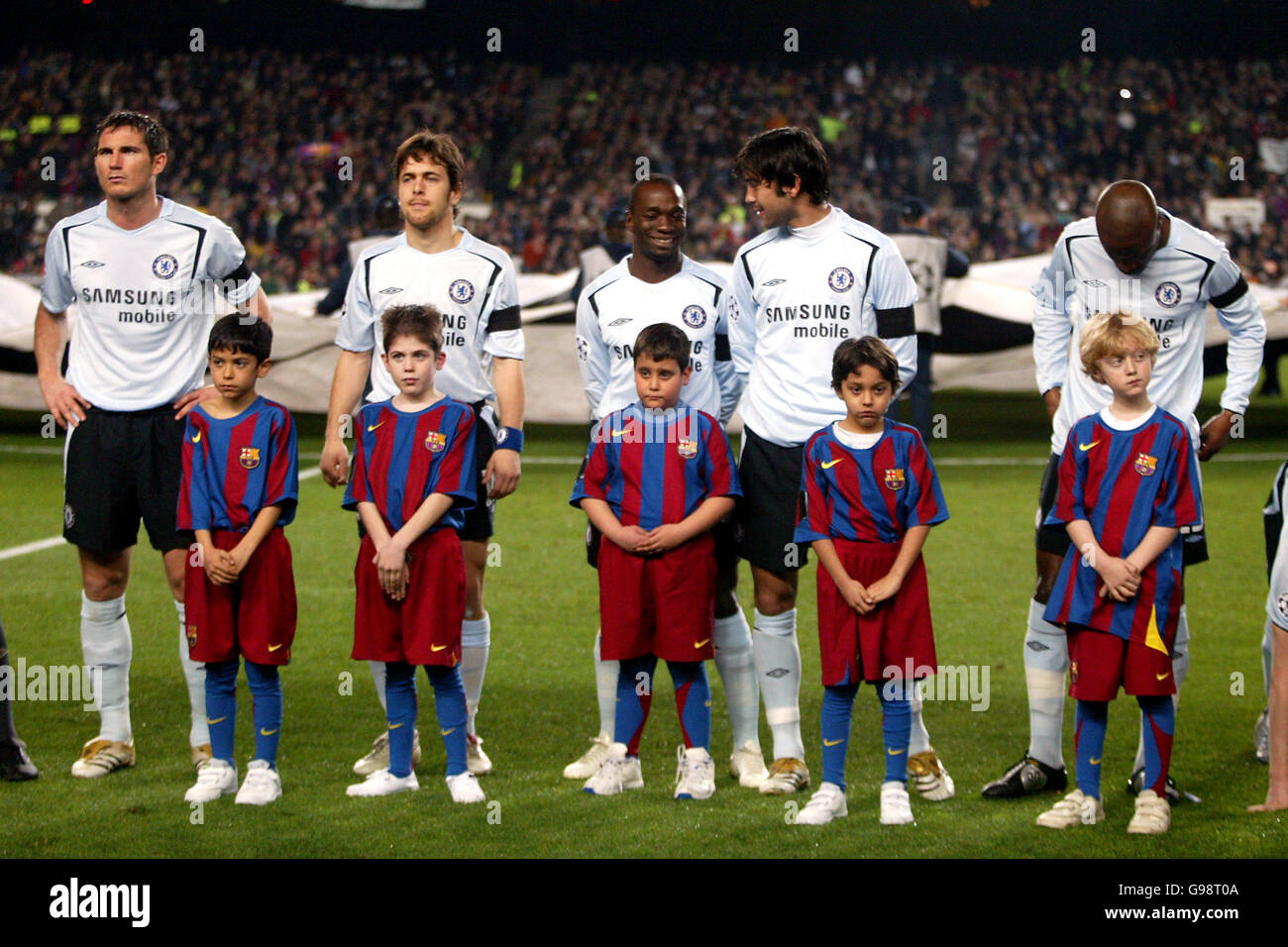 Calcio - UEFA Champions League - Round of 16 - seconda tappa - Barcellona v Chelsea - Nou Camp. I giocatori di Chelsea si allineano prima della partita Foto Stock
