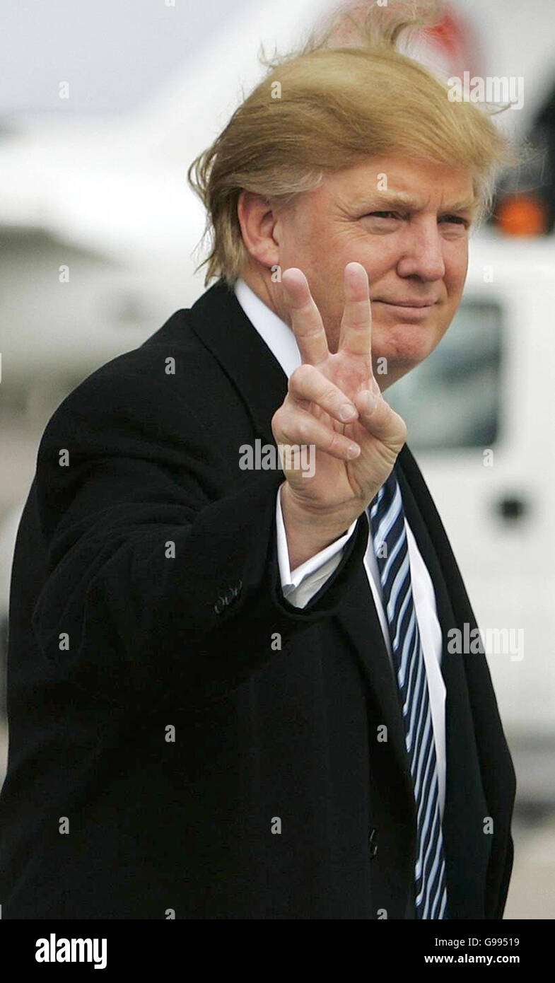 Visita di Donald Trump Scozia. Il magnate statunitense Donald Trump arriva all'aeroporto di Aberdeen, Scozia. Foto Stock