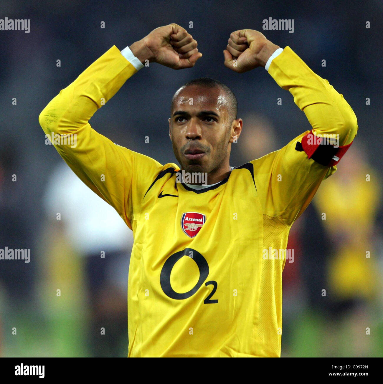 Dell'Arsenal Thierry Henry celebra andando attraverso alla semi-finale dopo il loro UEFA Champions League quarti di finale, la seconda gamba-match contro la Juventus allo Stadio Delle Alpi torino, Italia, mercoledì 5 aprile 2006. La partita si è conclusa 0-0 con l'Arsenal andando attraverso 2-0 sull'aggregato. Vedere PA storia calcio Arsenal. Foto Stock