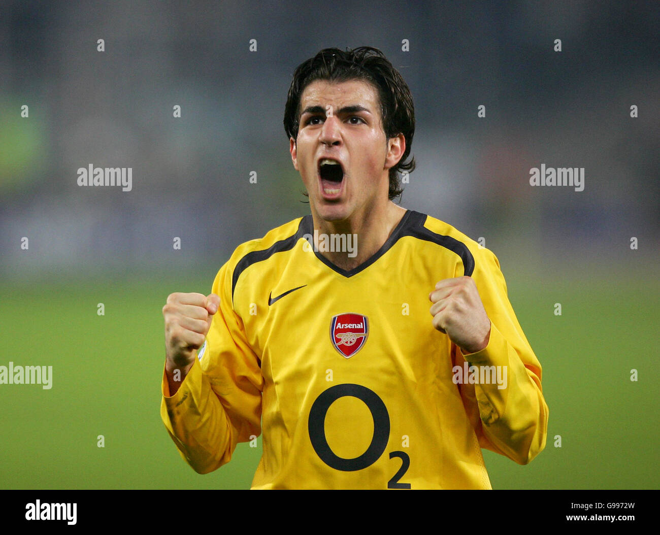 L'Arsenal's Cesc Fabregas festeggia il passaggio alla semifinale dopo il quarto di finale della UEFA Champions League, la seconda tappa contro Juventus allo Stadio delle Alpi di Torino, Italia, mercoledì 5 aprile 2006. Il gioco si è concluso 0-0 con Arsenal che ha attraversato 2-0 su aggregato. Guarda la storia dell'arsenale DI CALCIO della PA. Foto Stock