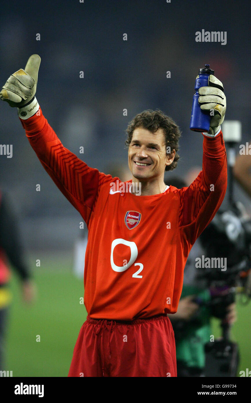 Jens Lehmann, portiere dell'Arsenal, festeggia il passaggio alla semifinale dopo la sua quarta finale della UEFA Champions League, la seconda tappa contro Juventus allo Stadio delle Alpi di Torino, mercoledì 5 aprile 2006. Il gioco si è concluso nel 0-0 con l'Arsenal che ha attraversato il 2-0 su aggregato. Vedi la storia della Pennsylvania SOCCER Arsenal. Foto Stock