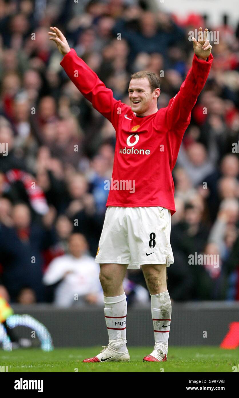 Wayne Rooney di Manchester United festeggia dopo che Ji-Sung Park ha ottenuto sulla fine della sua croce per mettere la sua squadra in un 2-0 di vantaggio. Foto Stock
