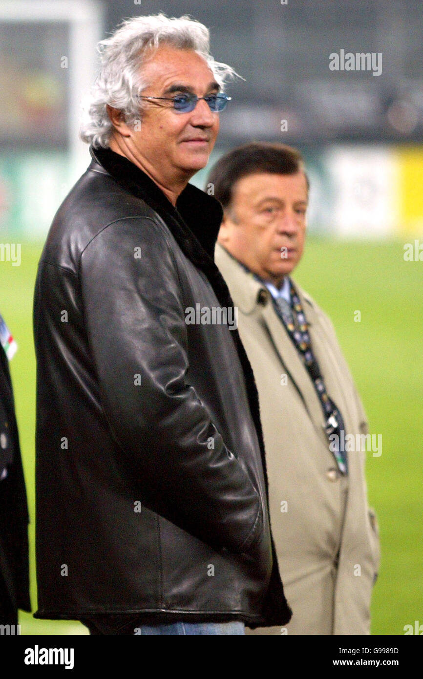 Calcio - UEFA Champions League - Quarter Final - seconda tappa - Juventus / Arsenal - Stadio delle Alpi. Flavio Briatore, responsabile del team di Formula uno Benetton-Renault Foto Stock