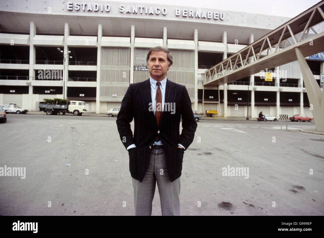 L'allenatore francese Michel Hidalgo fuori dall'Estadio Santiago Bernabeu a Madrid, il giorno dopo il sorteggio per le finali della Coppa del mondo 1982 è stato fatto Foto Stock