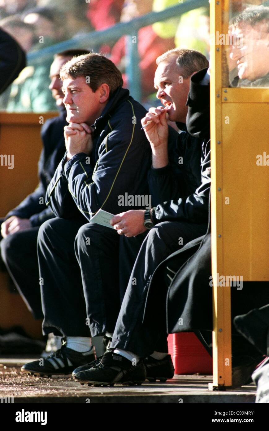 Calcio - Nationwide League Division uno - Huddersfield Town / Charlton Athletic. Il direttore di Huddersfield Town Steve Bruce sembra sconsolato mentre il suo lato scende di 2-0 nella prima metà Foto Stock