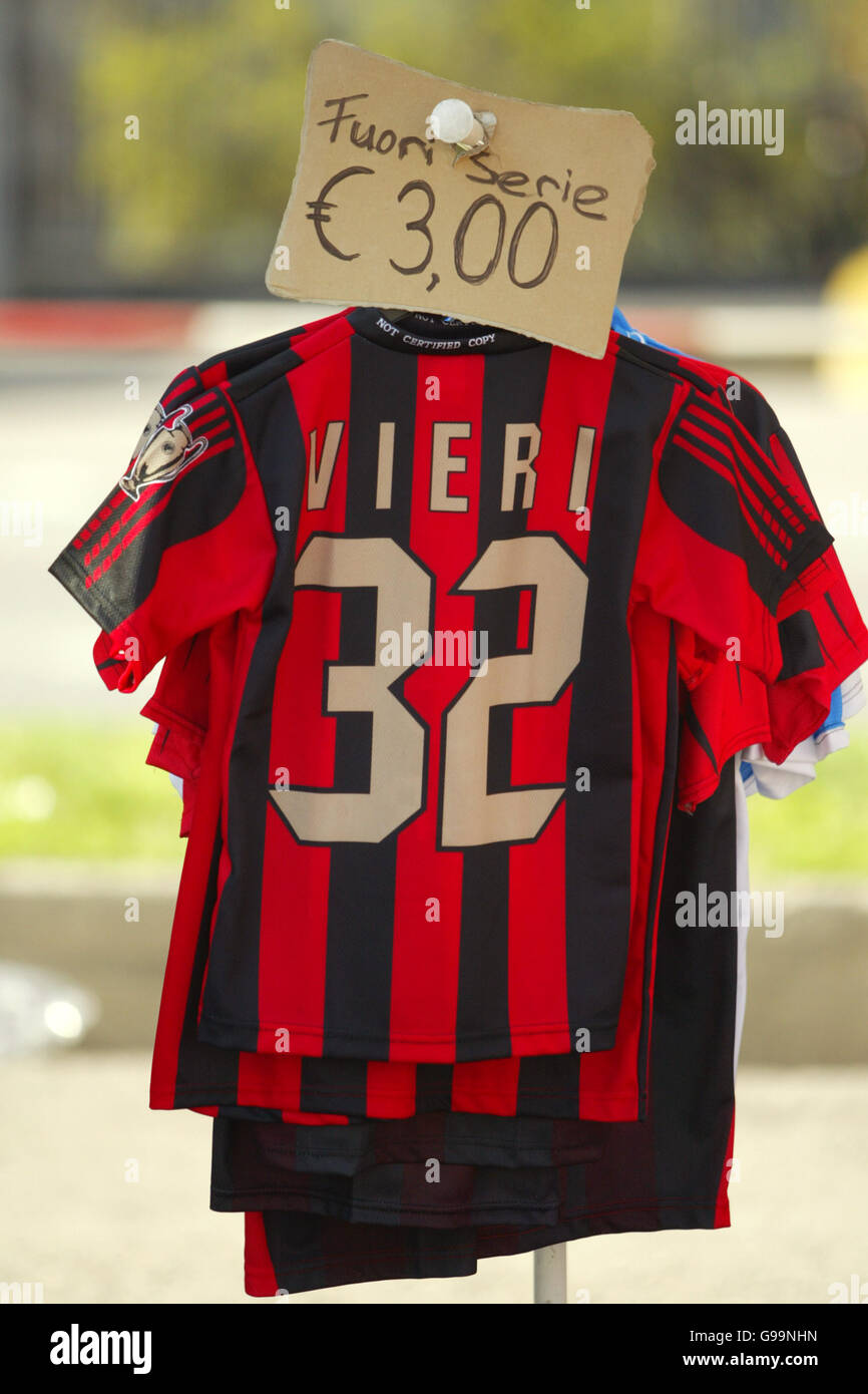 Soccer - UEFA Champions League - Quarti di Finale - Seconda tappa - AC Milan v Olympique Lyonnais - Giuseppe Meazza Foto Stock