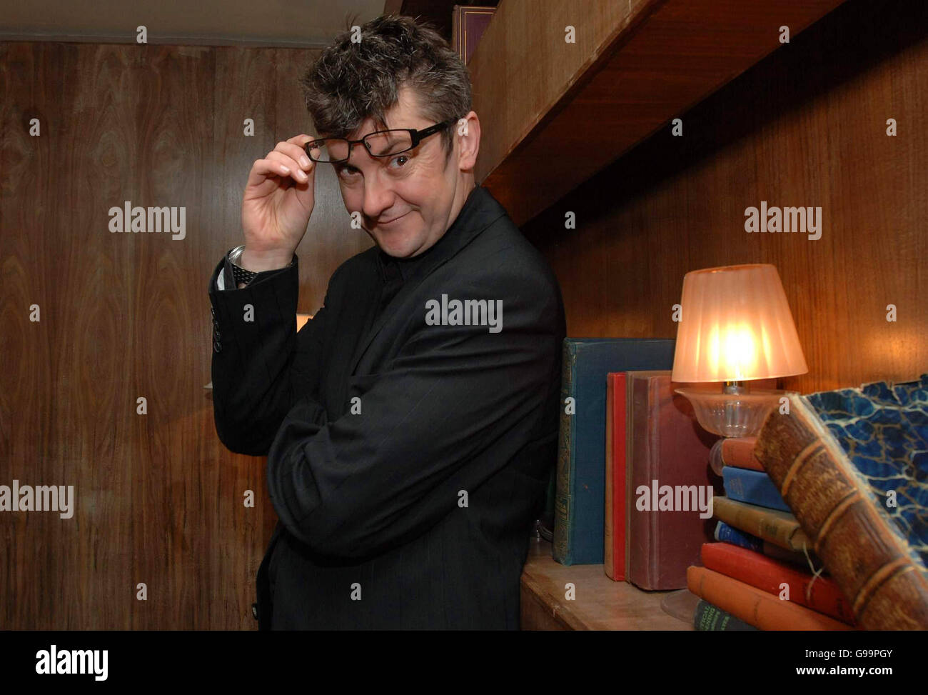 Joe Pasquale al bar ristorante W'SENS, nel centro di Londra. PREMERE ASSOCIAZIONE foto. Data immagine: Mercoledì 19 aprile 2006. Joe Pasquale è il nuovo ospite del programma televisivo 'The Price is Right', che sarà trasmesso l'8 maggio 2006 su ITV1. PREMERE ASSOCIAZIONE foto. Il credito fotografico dovrebbe essere: Steve Parsons/PA. Foto Stock