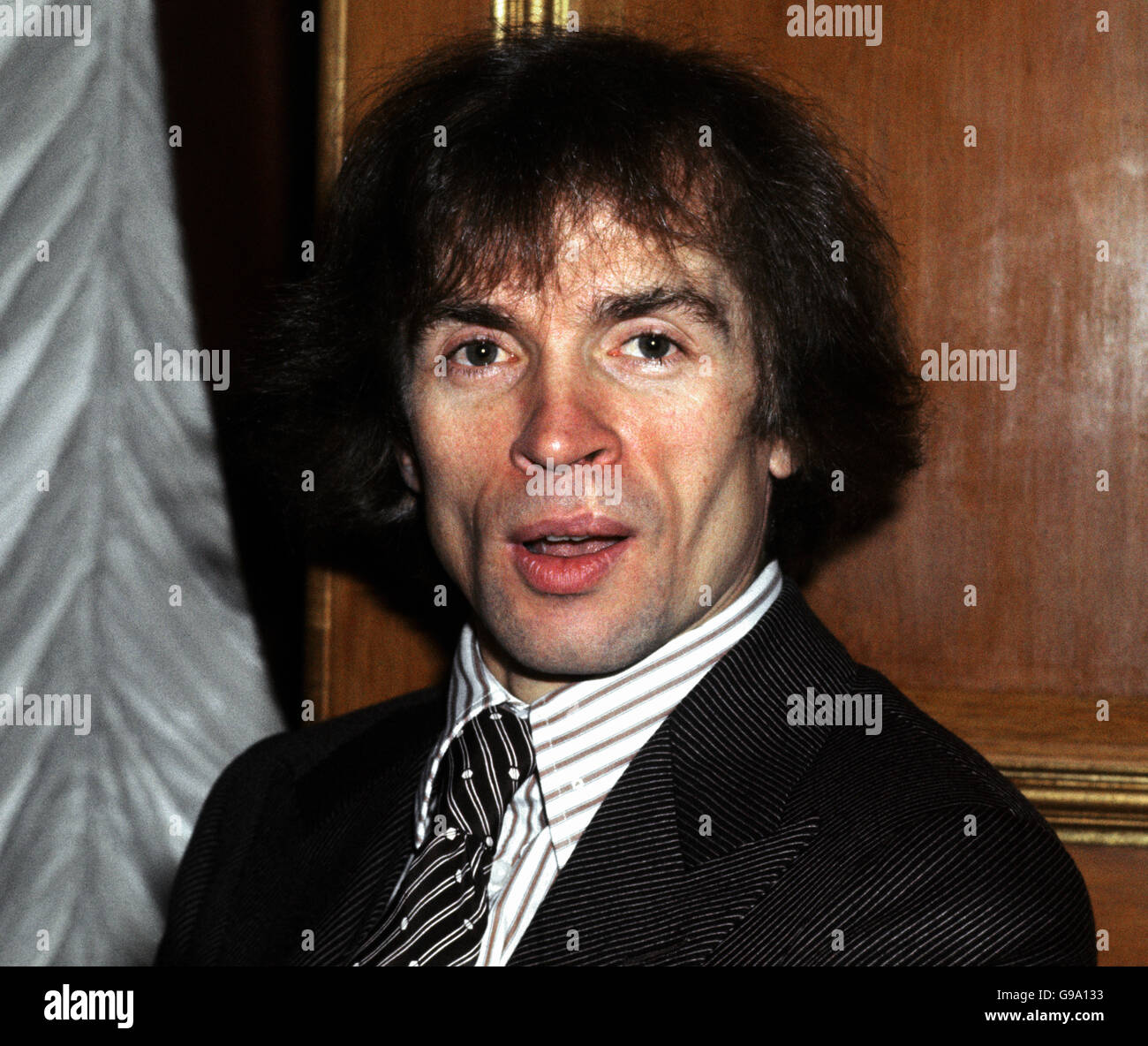 Ballerina girato attore Rudolf Nureyev a Londra prima che il Royal Premiere del suo primo film, "Valentino". Foto Stock