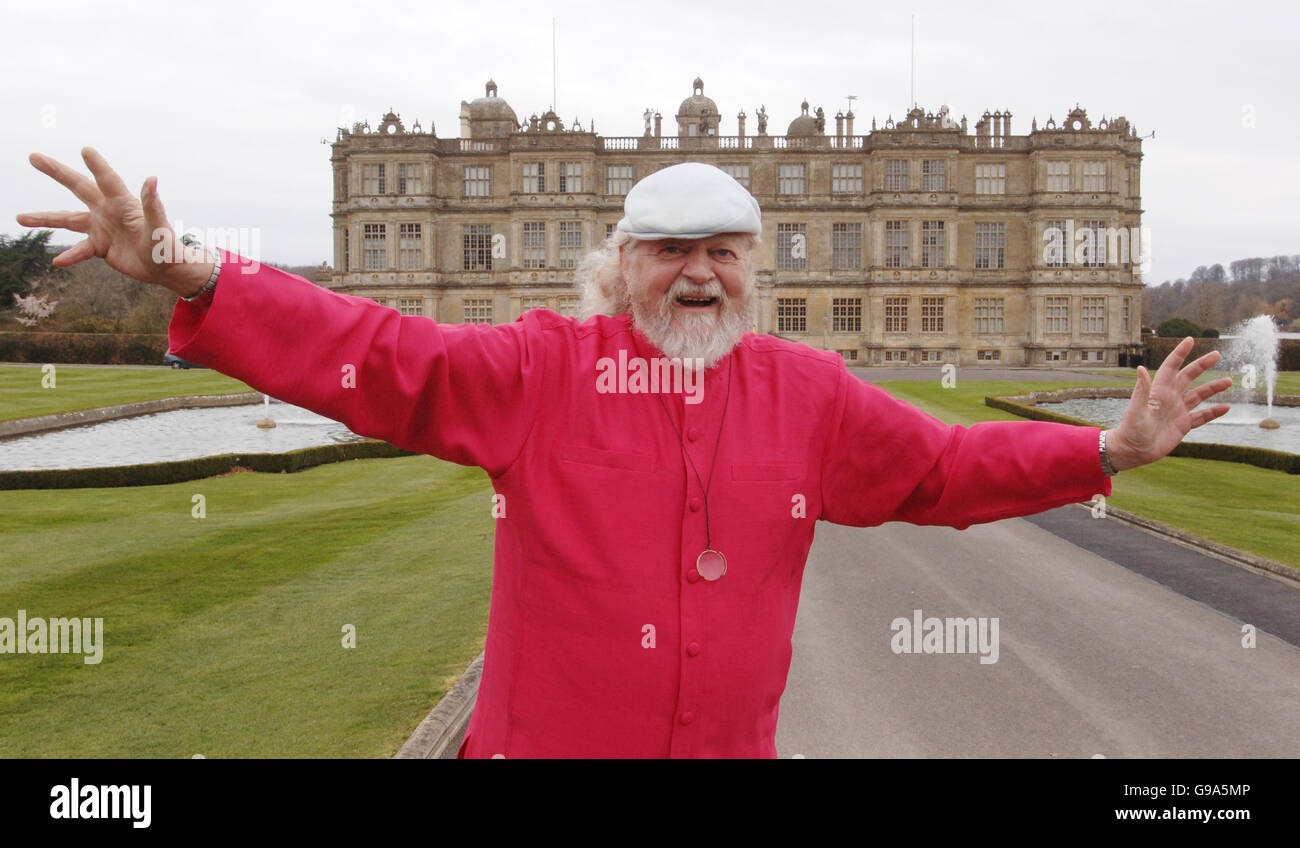 Lord Bath di fronte alla Longleat House, mentre il Longleat Safari Park celebra il suo 40° anniversario quest'anno. PREMERE ASSOCIAZIONE foto. Data immagine: Martedì 11 marzo 2006. Longleat fu una delle prime dimore signorili ad aprire le sue porte al pubblico e fu anche uno dei primi posti, fuori dell'Africa, ad aprire un Safari Park. PREMERE ASSOCIAZIONE foto. Il credito fotografico dovrebbe essere: Barry Batchelor/PA Foto Stock