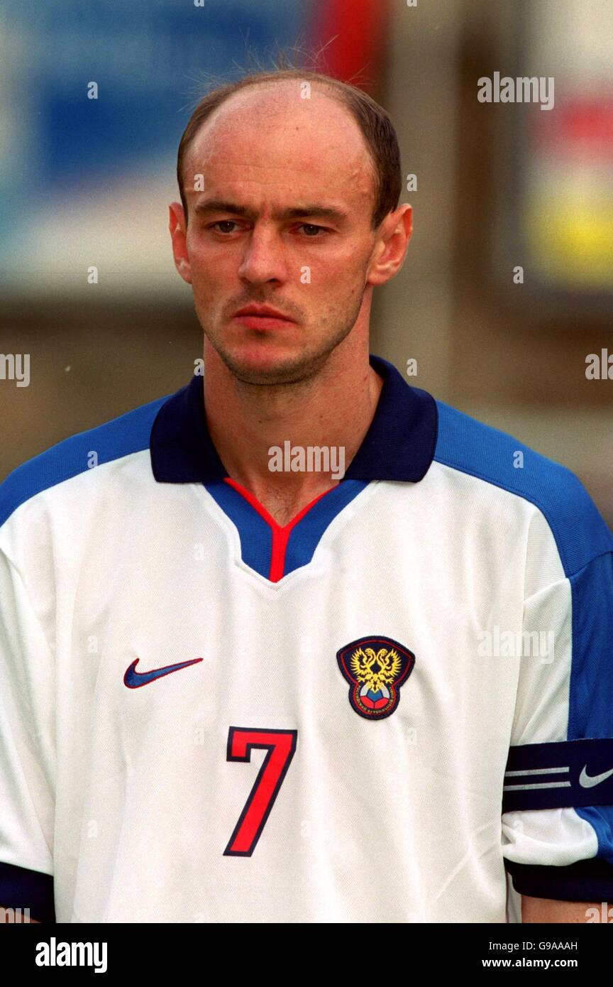 Calcio - Euro 2000 Qualifier - Gruppo quattro - Andorra contro Russia. Il Viktor Onopko della Russia Foto Stock