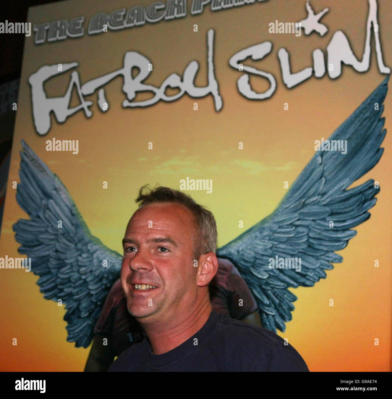 DJ Norman Cook, AKA Fatboy Slim, a Belfast per promuovere il suo Beach party 2006 che si terrà sulla costa orientale di Portrush sulla costa settentrionale dell'Antrim il 17 2006 giugno. Foto Stock