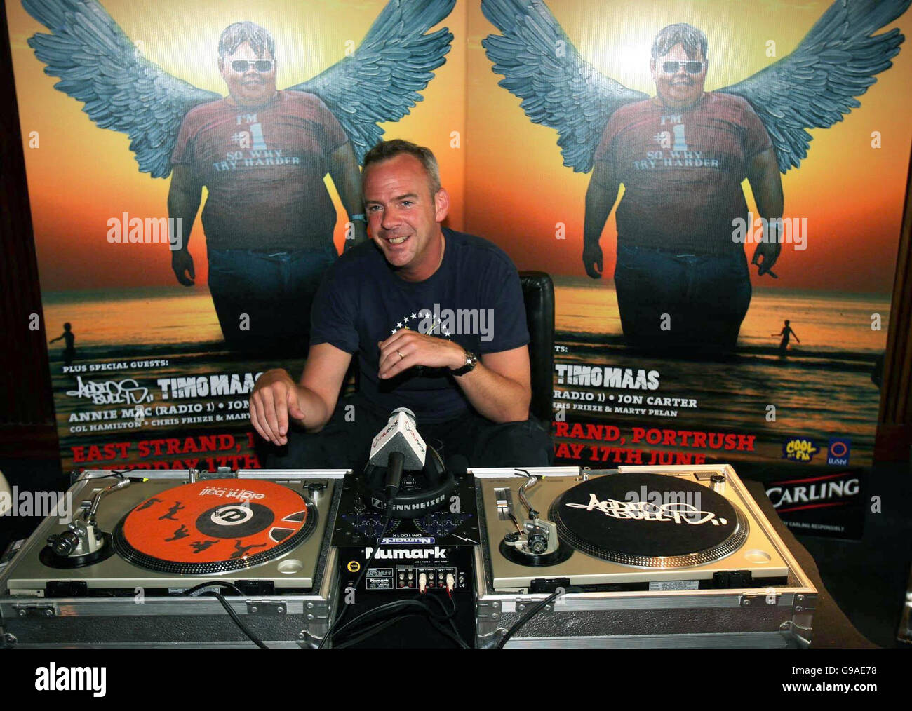 DJ Norman Cook, AKA Fatboy Slim, a Belfast per promuovere il suo Beach party 2006 che si terrà sulla costa orientale di Portrush sulla costa settentrionale dell'Antrim il 17 2006 giugno. Foto Stock